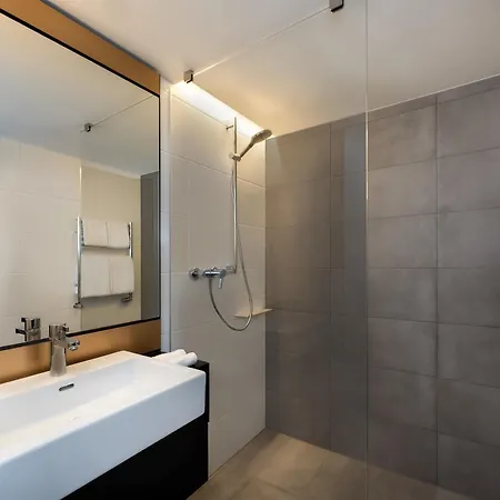 Adina Aparthotel 4*