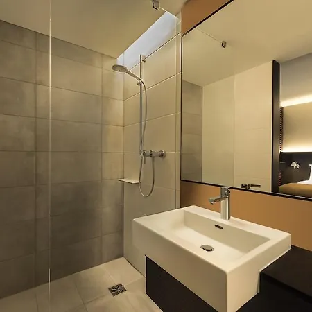 Adina Aparthotel 4*