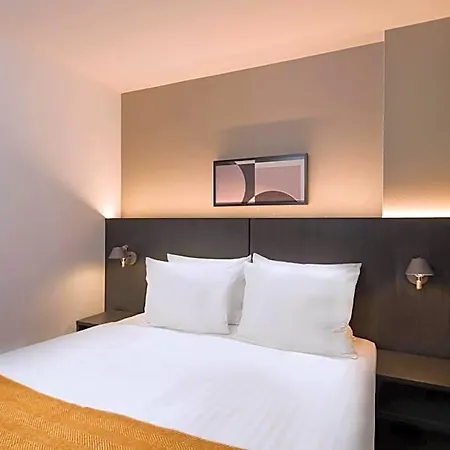Adina Aparthotel 4*