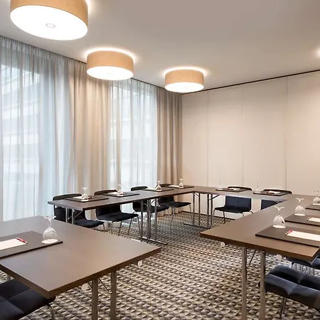 Adina Aparthotel 4*