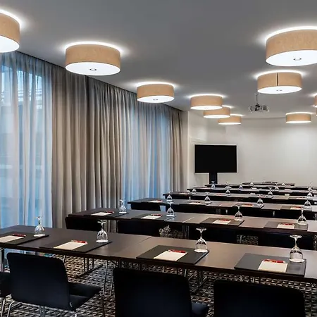 Adina Aparthotel 4*